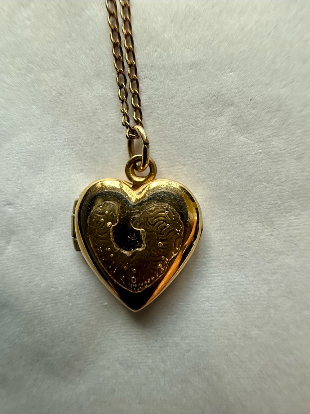 Vintage 1980’s Gold Tone Heart Locket Necklace